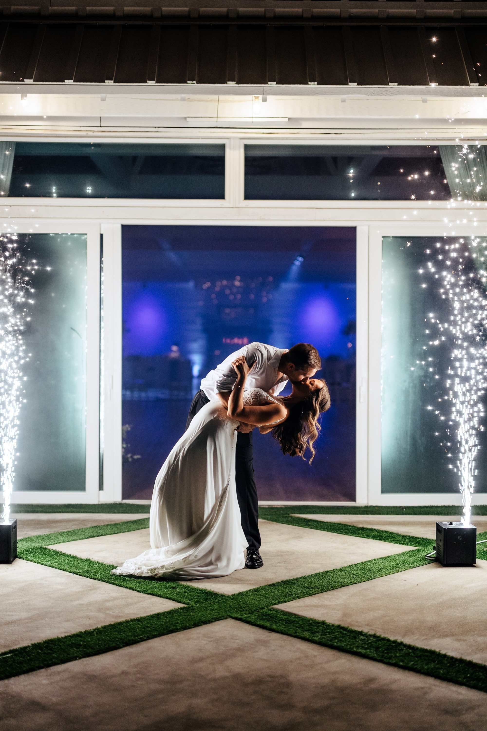 carousel-hero-element image-0